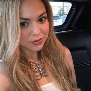 Meet your Posher, Esmeralda